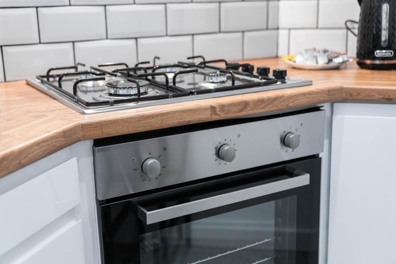 Two Bedroom Apartment - En Suites - Smart Tv'S - Wifi - Netflix - Bearwood Μπέρμιγχαμ Εξωτερικό φωτογραφία