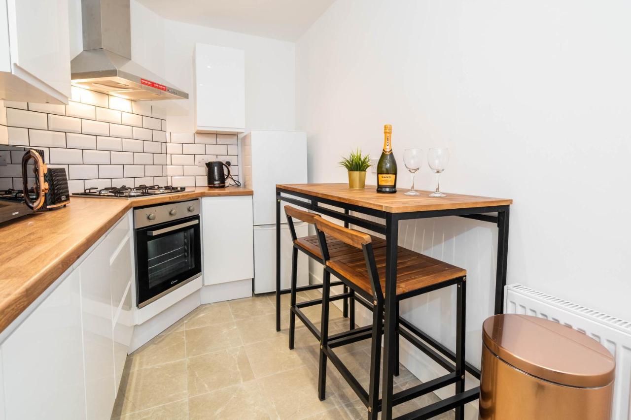 Two Bedroom Apartment - En Suites - Smart Tv'S - Wifi - Netflix - Bearwood Μπέρμιγχαμ Εξωτερικό φωτογραφία